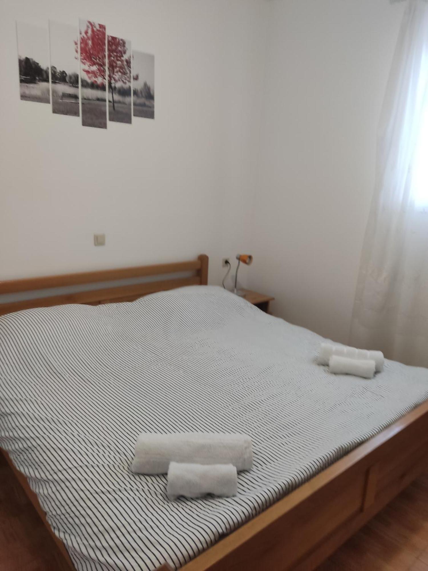Apartments Ivana โลวิสเต ภายนอก รูปภาพ