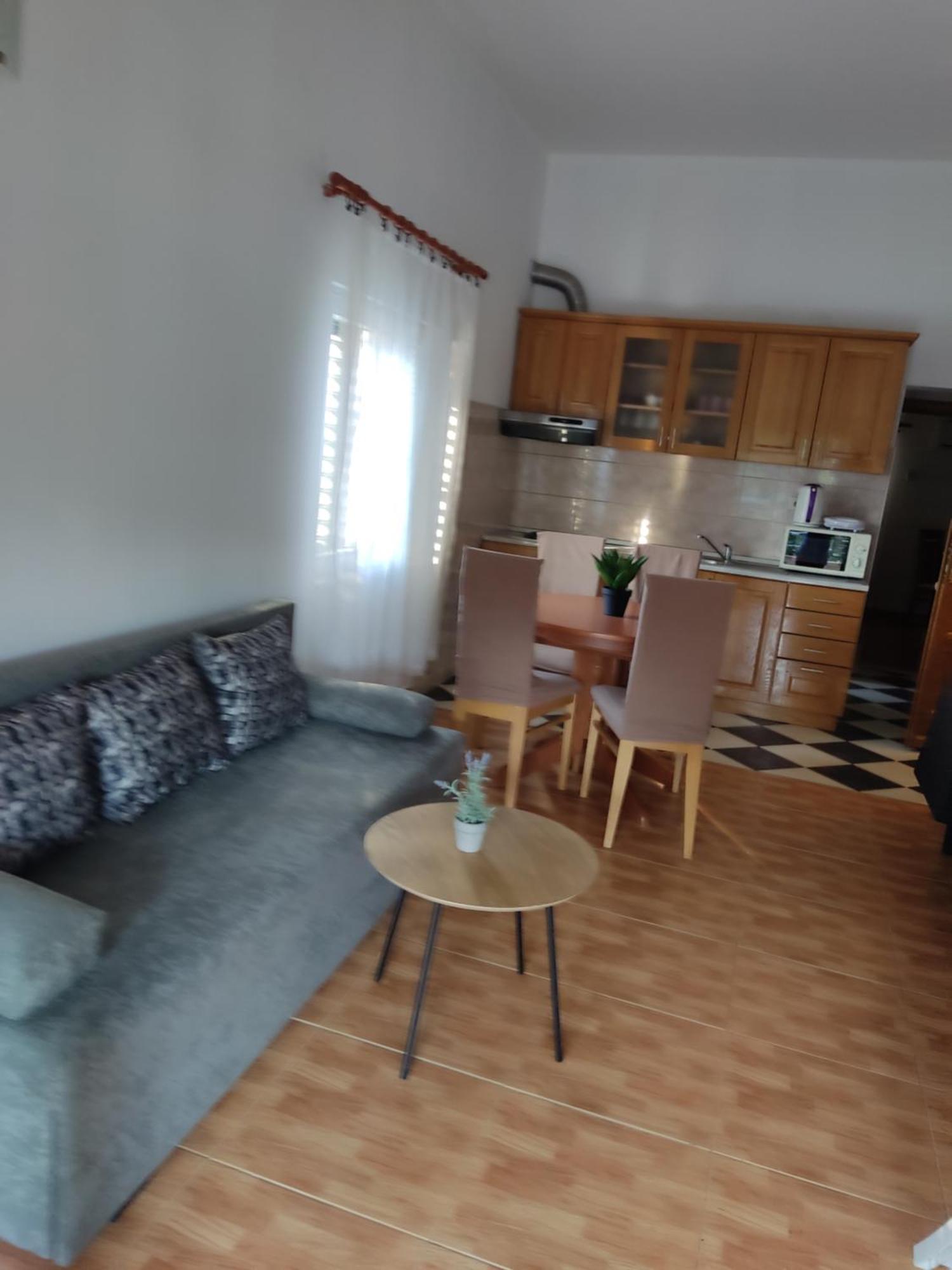 Apartments Ivana โลวิสเต ภายนอก รูปภาพ