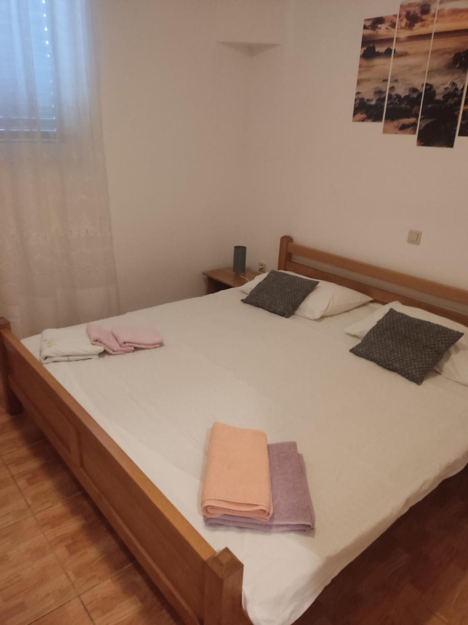 Apartments Ivana โลวิสเต ภายนอก รูปภาพ