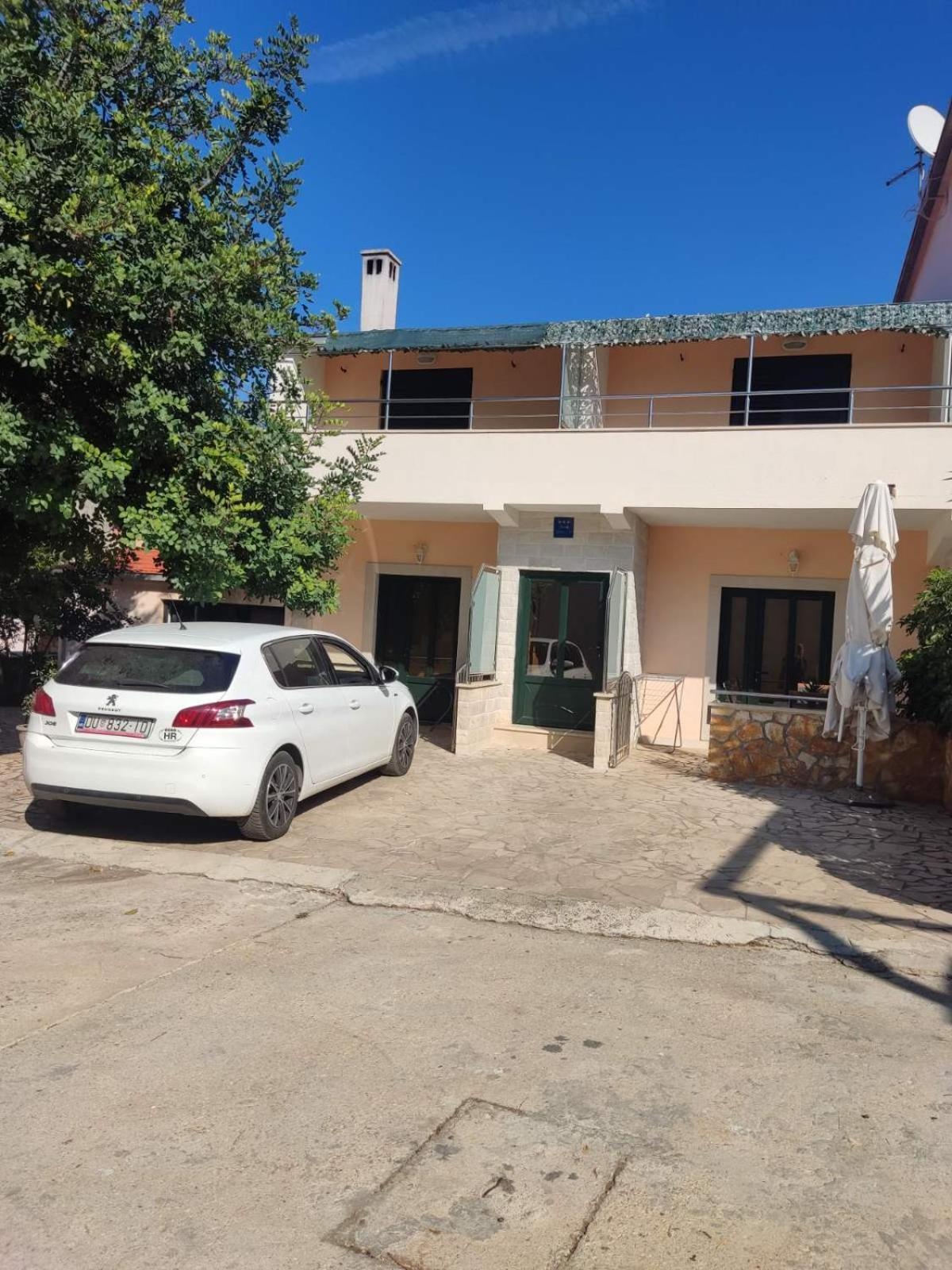 Apartments Ivana โลวิสเต ภายนอก รูปภาพ