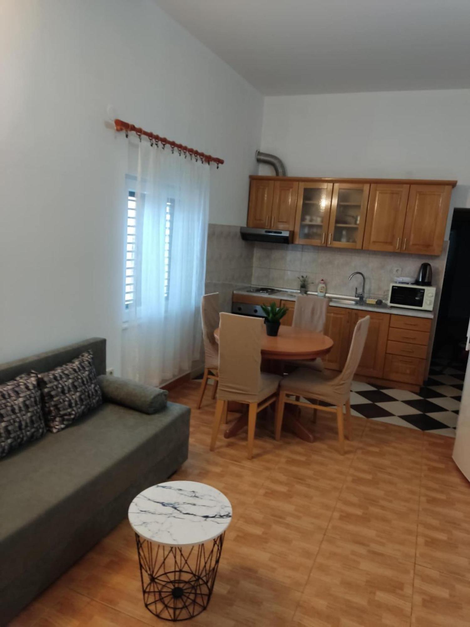 Apartments Ivana โลวิสเต ภายนอก รูปภาพ