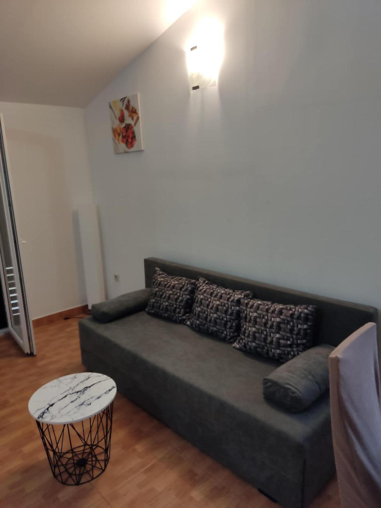 Apartments Ivana โลวิสเต ภายนอก รูปภาพ