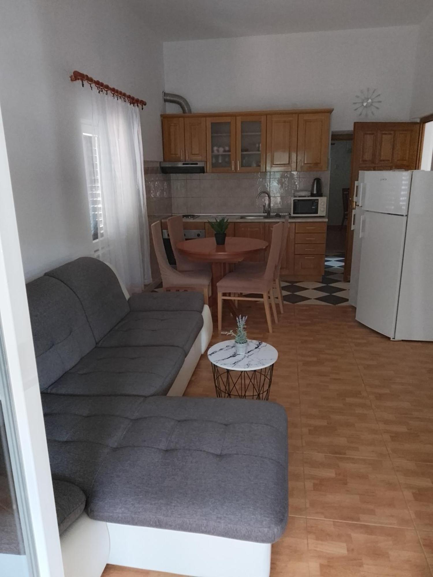 Apartments Ivana โลวิสเต ภายนอก รูปภาพ