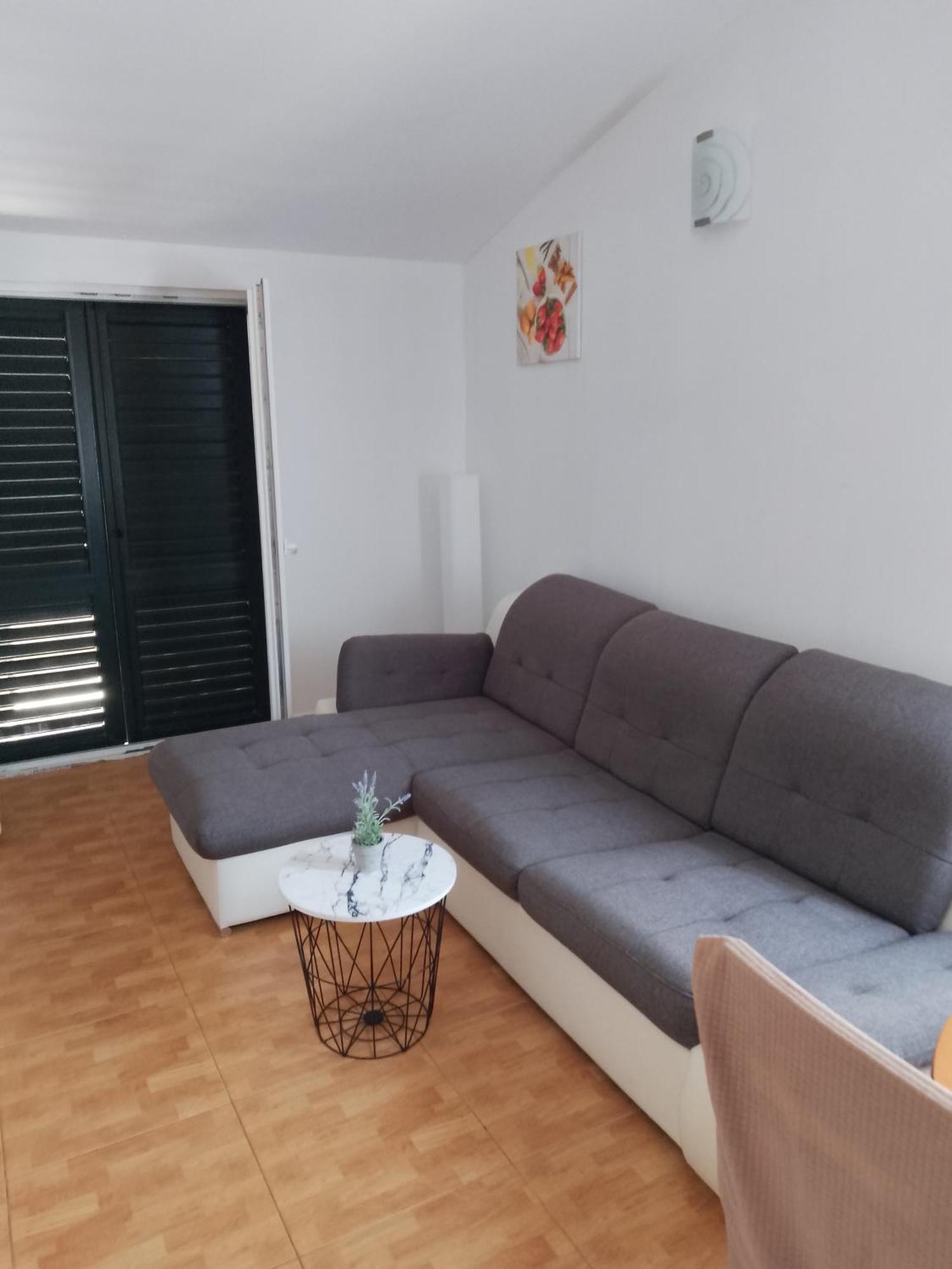 Apartments Ivana โลวิสเต ภายนอก รูปภาพ