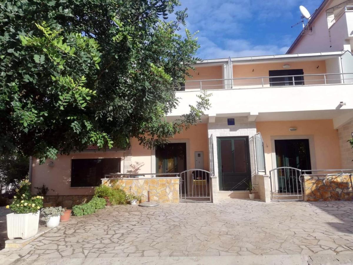 Apartments Ivana โลวิสเต ภายนอก รูปภาพ